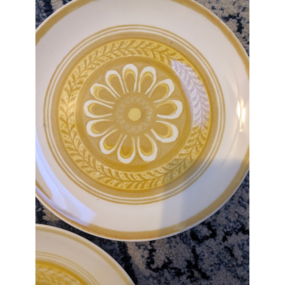 Royal China Royal-Ironstone Dinner Plates Yellow Sunburst Floral Set of 4 USA